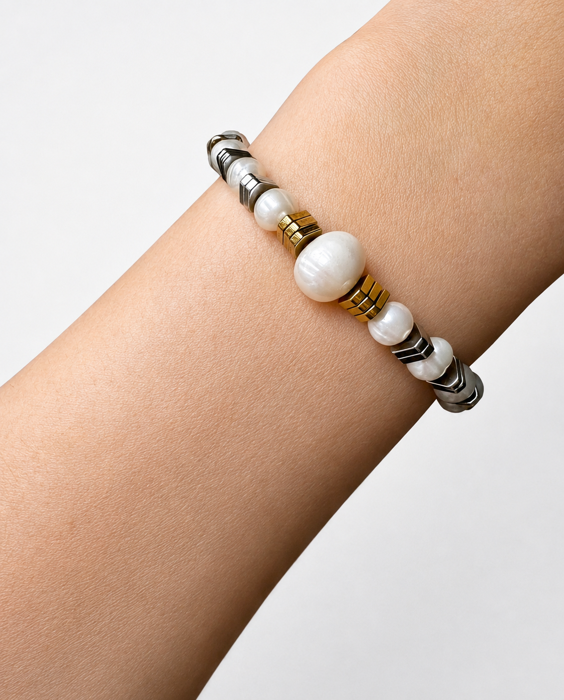 Bracelet Pearl au poignet perle eau douce et hématite argentée dorée – MIMA BACH