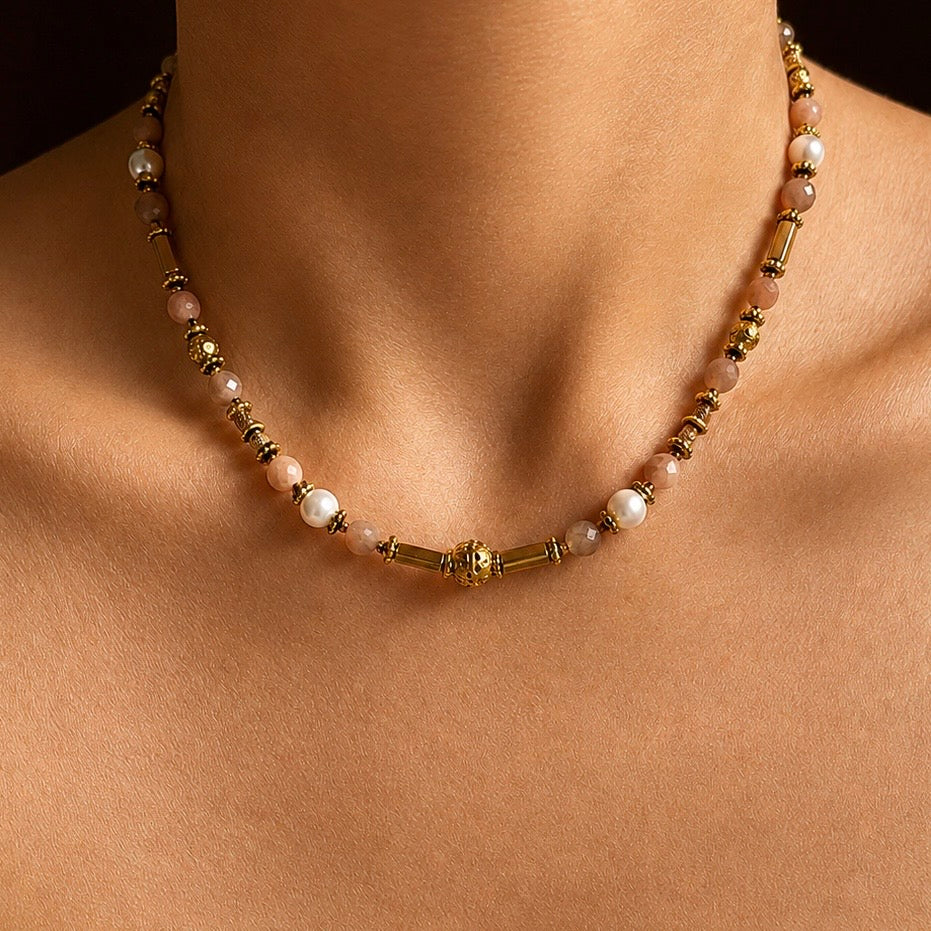 Collier Raya en Pierre de soleil, hématite & perles d’eau douce | MIMA BACH